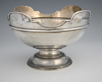 Lot 458 - A George V silver bowl, with scalloped and...