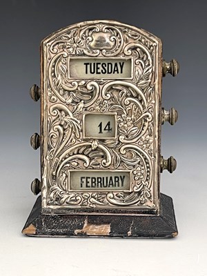 Lot 76 - An Edwardian silver and leather desk calendar,...