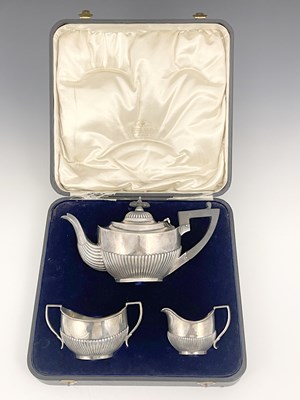 Lot 94 - An Edwardian silver bachelor tea set, Williams...