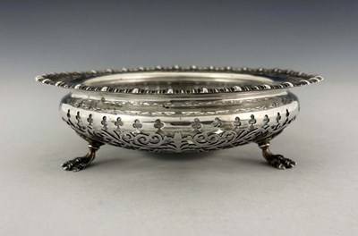 Lot 108 - An Edwardian reticulated silver bowl, James...