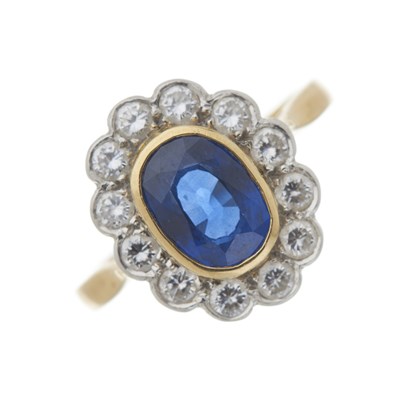 Lot 33 - An 18ct gold sapphire and diamond cluster ring