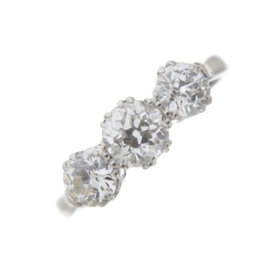 Lot 72 - An Art Deco platinum diamond three-stone ring