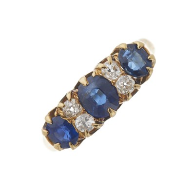 Lot 51 - An early 20th century gold sapphire and diamond ring