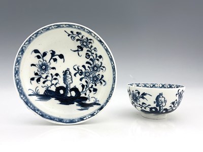 Lot 709 - A Lowestoft blue and white tea bowl and saucer,...