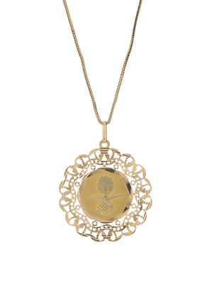 Lot 151 - An 18ct gold Saudi Arabian Kojis pendant, with chain