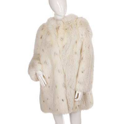 Lot 433 - A white fox fur jacket