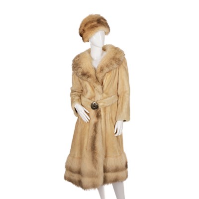 Lot 427 - A golden fitch fur coat and hat