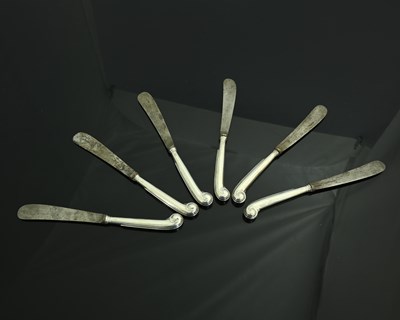 Lot 68 - A set of six Edwardian tea knives, each with...