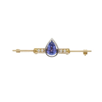 Lot 638 - An 18ct gold tanzanite and diamond bar brooch