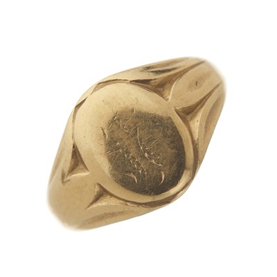 Lot 48 - An early 20th century 18ct gold signet ring