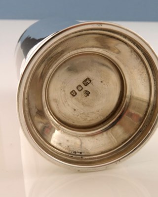 Lot 227 - An Art Deco silver caster, Edward Barnard,...