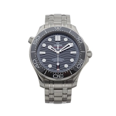 Lot 169 - Omega, a Seamaster Diver 300M bracelet watch