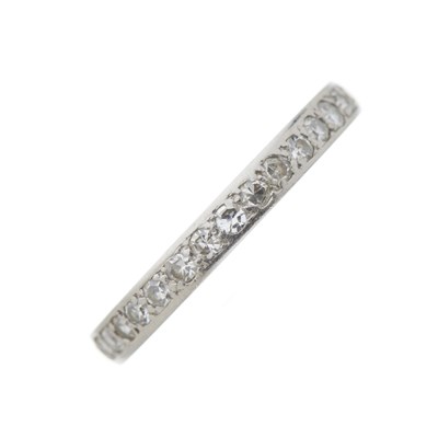 Lot 63 - An early 20th century diamond full eternity ring