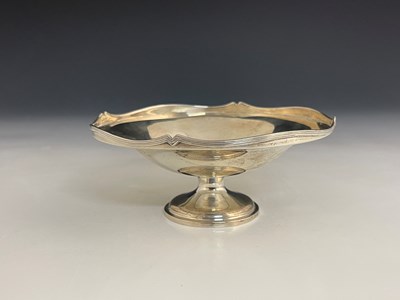 Lot 291 - A George V silver pedestal bon bon dish, with...