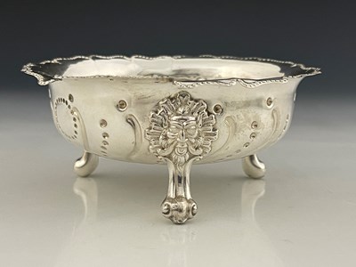 Lot 134 - A Victorian silver bowl, modelled after the...