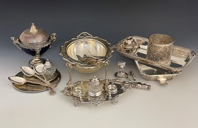 Lot 8 - A quantity of plated items, to include a bacon...