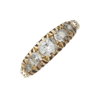 Lot 12 - A Edwardian 18ct gold diamond five-stone ring