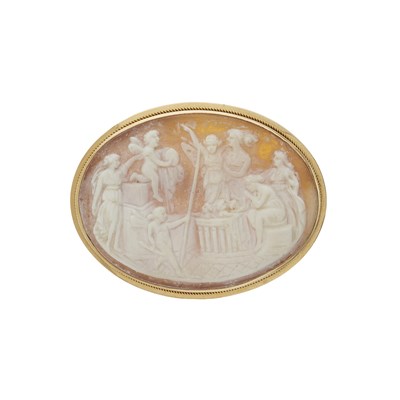 Lot 73 - An 18ct gold shell cameo brooch