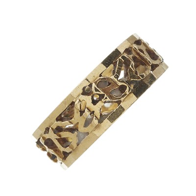 Lot 171 - An 18ct gold openwork band ring