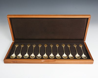 Lot 401 - A set of twelve Elizabeth II silver spoons,...