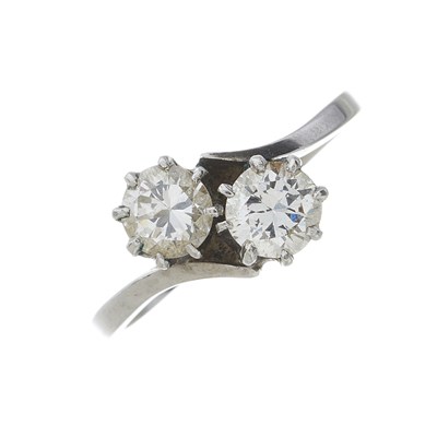 Lot 127 - A mid 20th century platinum diamond crossover ring