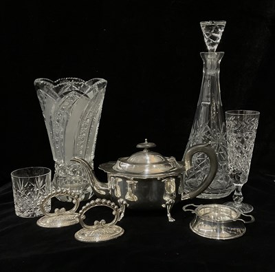 Lot 87 - A collection of plated tableware together with...