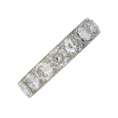 Lot 26 - An early 20th century diamond full eternity ring