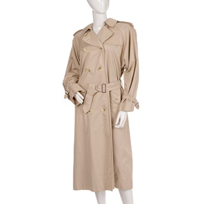 Lot 241 - Burberry, a ladies classic trench coat