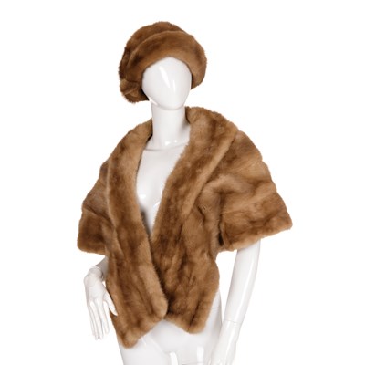 Lot 456 - A pastel mink bolero/stole and mink hat