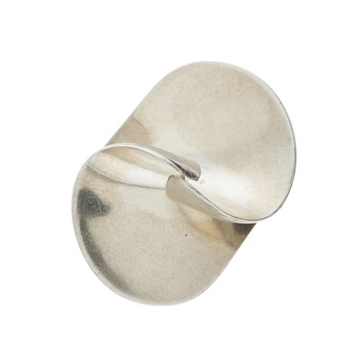 Lot 85 - Ibe Dahlquist for Georg Jensen, a modernist silver biomorphic ring