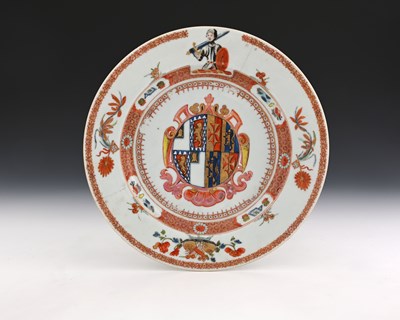 Lot 368 - A Chinese armorial plate, 18th century,...