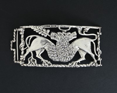 Lot 175 - An Edwardian Arts & Crafts cast silver buckle,...