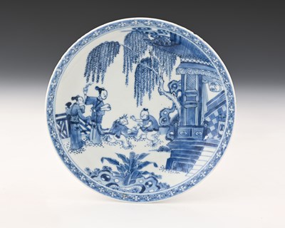 Lot 371 - A Chinese blue and white plate, painted with a...