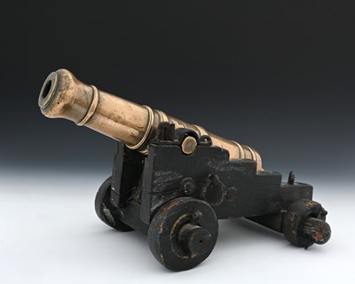 Lot 207 - A George III bronze 8 bore signal cannon in...