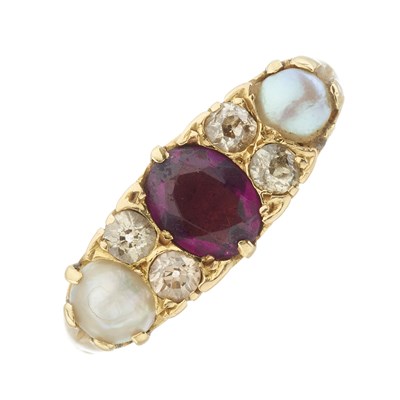 Lot 204 - An early 20th century 18ct gold garnet, diamond and pearl ring