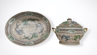 Lot 252 - A famille verte dish, 42cm long, and...