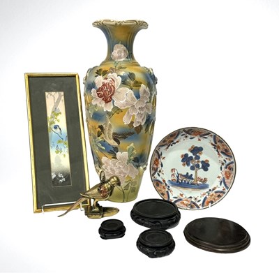 Lot 266 - A collection of Oriental ceramics and...