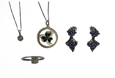 Lot 653 - A small selection of silver gem-set jewellery