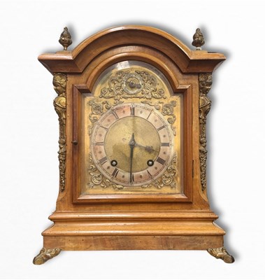 Lot 351 - A walnut bracket clock, early 20th Century,...