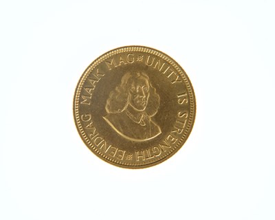 Lot 63 - South Africa, gold 2 Rand, 1962