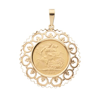 Lot 37 - Elizabeth II, a gold full sovereign coin pendant