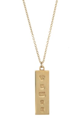 Lot 82 - A 9ct gold ingot pendant, with chain