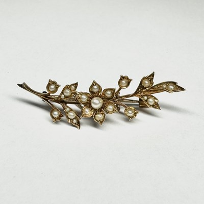 Lot 637 - An Edwardian gold pearl flower brooch