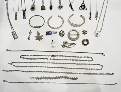 Lot 659 - A large selection of silver jewellery