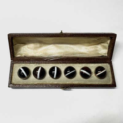 Lot 598 - A set of late Victorian banded agate studs, boxed