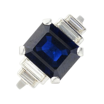 Lot 170 - A sapphire and diamond dress ring