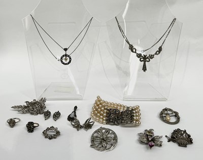 Lot 662 - A selection of silver marcasite jewellery