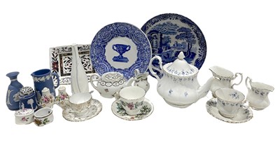 Lot 30 - China tea services and tableware: Spode...