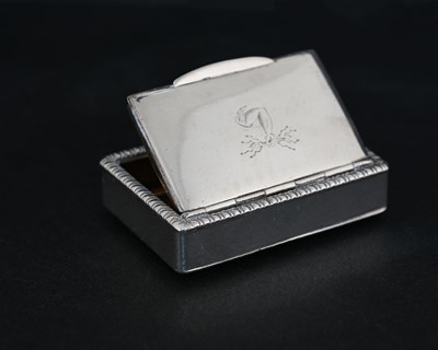 Lot 206 - A George III silver snuff box, of rectangular...