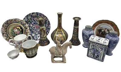 Lot 32 - A collection of Chinese and European ceramics...